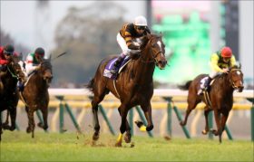 武豊「負傷深刻」でキタサンブラック大ピンチ!? 復帰戦で”制御不能”の暴走大敗、マイルCSで「片足ぶらぶら」騎乗も……