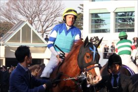 JRA短期免許H.ボウマン「サボり疑惑」で印象悪化？ 「社台だけ本気」説と最近の「外国人騎手トラブル」