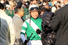 JRA池添謙一「どうぞ、どうぞ」に調教師激怒!?「肉食系」嫌われ”心機一転”関東滞在も「草食系」変身で消えた勝負強さ……