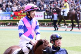 JRA超大物？インパルスベルン「放馬」からの7馬身圧勝デビュー！ 田辺裕信「能力は凄く高い」G1・10勝新種牡馬が「初勝利」をド派手に飾る！