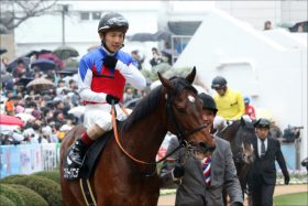 JRA松岡正海「蹴られ骨折」金杯勝利も不運。「性格難」でエージェント変更もできず……？