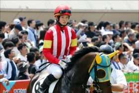 宝塚記念（G1）「藤田菜七子騎乗」を関係者懇願!?　鮮やか勝利に先輩騎手も拍手