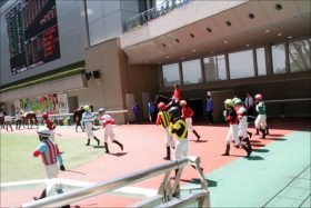 JRA西村淳也「裏切り」フリー転身!? 礼儀を尽くさず服装もド派手で将来に暗雲か