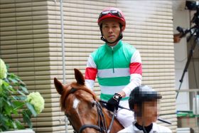 JRA戸崎圭太「人気馬と大喧嘩」惨敗……平場も重賞もいいとこなしで寒々しい夏終了