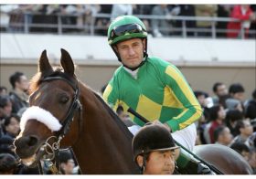 JRA・M.デムーロ「危ない！」決死の奮闘で好感度アップ!? ヴィクトリアマイル（G1）最下位惨敗も「見せ場」は7レースの捕縛劇？