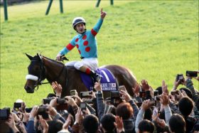 JRA「史上最強牝馬」アーモンドアイの1年。凱旋門賞へ「海外での可能性」と素質