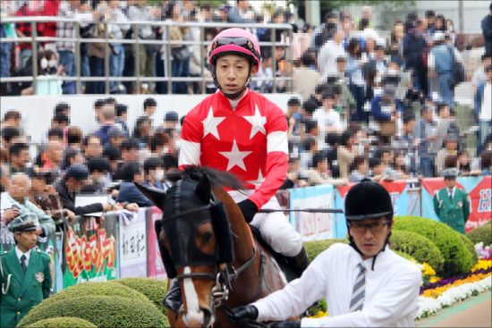 JRA「人気の逃げ馬に競りかけるな」の不文律!? スプリンターズS（G1）ビアンフェに賛否……モズスーパーフレアに絡んだことは「暴走」なのか？の画像2