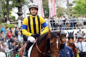 JRA「超大物」レイエンダが復帰戦を圧勝！ 遅れてきたダービー馬全弟の気になる「次走」と見据える「秋ローテ」は？