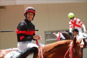 JRA活躍M.デムーロ騎手でも「知名度歴然」……イニエスタ選手との「ツーショット」も当然ながら差が……「騎手と説明」
