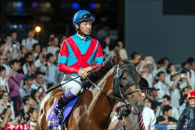 武豊騎手「悪夢」の凱旋門賞デー!? 「可能性なき遠征」クリンチャー始め日本馬3頭大敗で、売上10億円ダウン……ファンが示した「無関心」