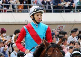 何故「今年50歳」武豊がリーディング首位に立てたのか。143勝ペースで20勝一番乗りの”裏”に見える「合理的戦略」とは