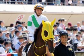 JRA蛯名正義「ムチ15連打」戒告に込められた執念。小倉大賞典（G3）デンコウアンジュ「イン突き」あわや……“爆発”の予感秘め、ラストウィークへ