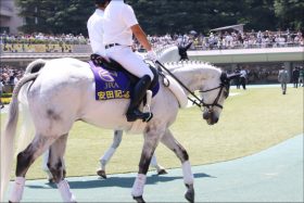 『炎の体育会TV』謎の覆面騎手の正体……新企画「マスク・ド・ジョッキー」様々なヒントから導き出されたのは「あの有名騎手」？