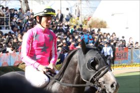 桜花賞（G1）「鞍上」決定！ 最強「デムルメ」が戸崎圭太騎手の”お下がり”に甘んじる大波乱の予感!?