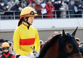 藤田菜七子「JRA重賞初制覇」コパノキッキング圧勝！ 「関係者のみなさまに感謝」
