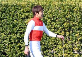 JRA三浦皇成「大躍進」の影にC.ルメールの言葉。関東リーディング2位の”復活劇”が示した「外国人旋風」との付き合い方