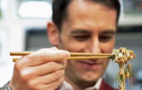 デムーロは納豆で有馬記念の勝負に臨む！話題の競馬番組『キシュメシ！』が面白かった！次は武豊＆関東編で復活を希望