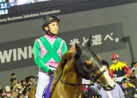 福永祐一「神騎乗（仮）」に驚愕!? 帝王賞ケイティブレイブ「追い込み激勝」の勝利コメントが「素直すぎ」