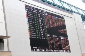 札幌記念「女帝エアグルーヴ」圧巻の連覇。武豊「不在」のエアスピネルは「同門」の偉大な先輩に続けるか