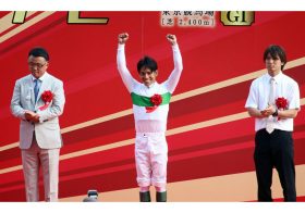 JRA角居勝彦調教師「日本ダービー制覇」も笑顔なし……「天理教引退」「酒気帯び運転」苦難を乗り越えた”複雑すぎる勝利”の背景