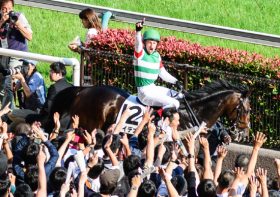 ルメール騎手「夏休み」今年も取得!? 日本競馬への新たな価値提供に賛辞も、「リーディング」には大きな痛手？