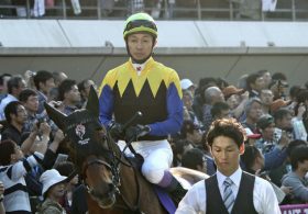 JRA天皇賞・秋（G1）武豊「大外刈り事件」再び!?　昨年「批判殺到」マカヒキとのコンビ決定に、アーモンドアイ陣営ら戦々恐々？