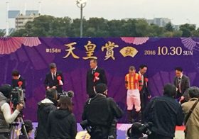 「これが王者の走りだ！」天皇賞・秋（G1）は、王者モーリスが世界のR.ムーア騎手を背に戴冠！