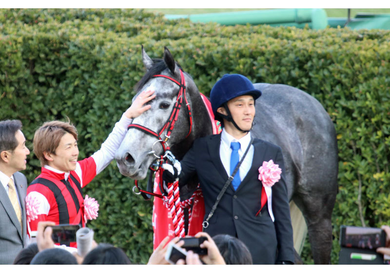 JRA「たまにはディープインパクト産駒で……」松岡正海節が炸裂!? 待望の復帰後初勝利で「変わらぬクセ」披露も、絶えない心配の声……の画像2