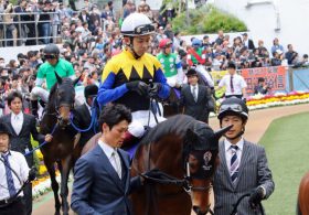 JRA福永祐一「もっとうまく乗れていれば」……。土曜に4勝の固め打ちも、日曜は“チグハグ”騎乗で取りこぼし!? 重賞で露呈した詰めの甘さも