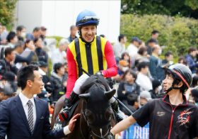 JRA「落馬骨折」鮫島克騎手へ田辺騎手がエール！アイビスSD“棚ぼた”勝利に「僕も昔、池添さんに……」