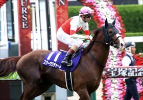 JRA天皇賞・秋「横山典弘スワーヴリチャード」情報に疑問？　デムーロ「美浦」横山「栗東」寄りの兼ね合い？