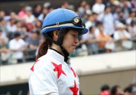 JRA藤田菜七子「操縦不能」最下位大敗に厳しい声続々……クイーンC（G3）「コントロールが利きませんでした」”レース不参加”レッジャードロ16着