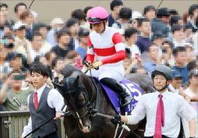 JRAダノンプレミアム「アーモンドアイから逃亡」!? クイーンエリザベスS（G1）がまさかの賞金「半額」も、長い目で見ればたいしたことない？