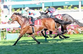 JRA札幌記念（G2）「復活」ブラストワンピースが快勝！ 凱旋門賞へ川田騎手「日本の代表として」フィエールマンは連対100％途絶える