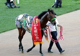 JRA池添謙一騎手のなくならないブラストワンピースへの想い。レース後にそっと顔をなで……