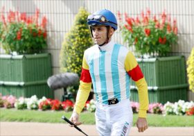 JRA短期免許C.スミヨン騎手「落馬原因」で来日3週連続制裁……アーモンドアイ進路カットなど「問題騎乗」山積み騎乗停止＆強制帰国も