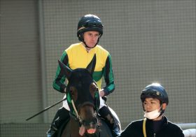 武豊を超えるリピーター!?「行けなくてツラい」R.ムーア「鉄仮面」に隠された日本愛