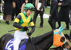 JRA藤岡佑介「1日5勝」の大爆発！「立ち回りも含めて完璧」積極策が光った“裏”にO.マーフィー騎手との「マクり談義」