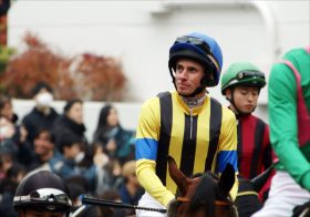 「大物馬主」がR.ムーアと5年ぶりタッグ、噂の怪物候補がついにデビュー