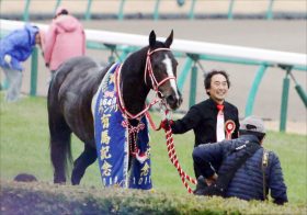 アーモンドアイ一蹴した名牝の血が宝塚記念前に激突！ハナ差の激戦を制したのは川田将雅と弟のコンビ