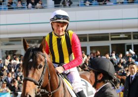 「藤田さんにはいつも怒られていたけど……」M.デムーロ思い出の1頭。有馬記念「2cm差」の勝利、ドバイで悲願達成ヴィクトワールピサが新天地へ