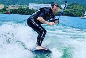 JRA C.ルメール「波ニ乗ッテ」リーディング独走！ 勝利の秘訣は「No need to go to Hawai」琵琶湖サーフィンにあり!?