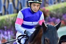 JRA元祖「穴男」が単勝万馬券級の「大物」ゲット!? 最低人気でG1制覇、有名世相馬券を演出ジョッキーが手にした勝利とは