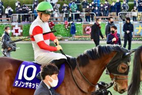 JRA川田将雅が「ルメール超え」の快進撃！ 大出遅れの崖っぷちから完全復活…… トップジョッキーが見せた意地とプライド