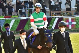 JRA菊花賞（G1）C.ルメール「コース誤認」危機一髪で回避!? オーソクレース好走の陰に記者のナイスアシスト