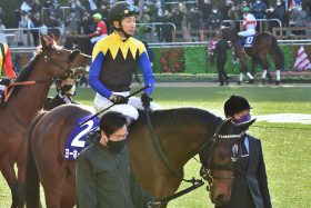 JRA「タメ殺し疑惑」武豊ヨーホーレイクに賛否両論!? きさらぎ賞（G3）ラーゴムと作戦に明暗…… あえての後方待機を選択した理由