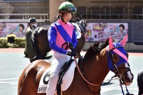 JRA 「31戦未勝利」永島まなみ札幌でスランプ突入!? 同期の好調と明暗分かれる、 増沢由貴子以来、24年ぶり快挙達成は「女の武器」がカギ？