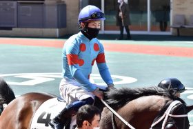 岩田康誠の好騎乗に潰された5年目23歳「期限なし」武者修行へ。活かせなかった「3つの幸運」人馬のサマー王者が霧散