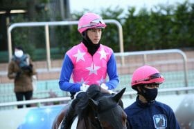 デビュー4戦3勝、重賞制覇目前で武豊に乗り替わり…師弟コンビが「あの実力馬」を彷彿とさせる逸材で新馬戦を快勝