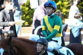 JRA受け継がれた「番長」のDNA。スピードの申し子がノーステッキで圧巻デビュー！